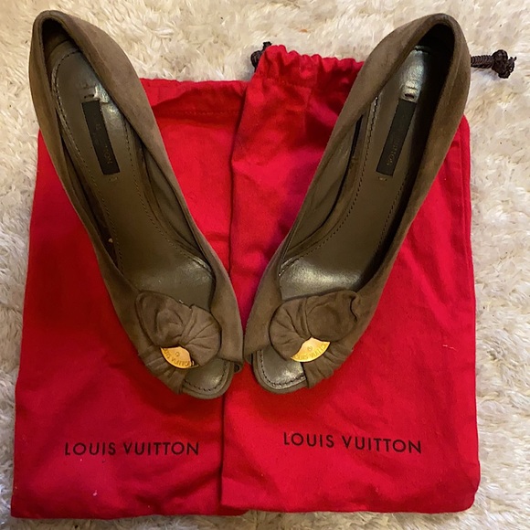 Louis Vuitton Suede Peep Toe - Picture 3 of 4